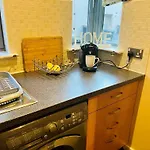 Cakemuir Detached House, 3 Bed, Free Parking &Private Garden