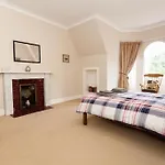 Entire, Central & Fully- Equipped Flat, West End