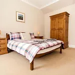 Entire, Central & Fully- Equipped Flat, West End