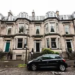 Entire, Central & Fully- Equipped Flat, West End