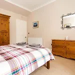 Entire, Central & Fully- Equipped Flat, West End