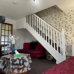 Peaceful Private Room With Free Parking And Wifi