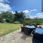 Gorgeous Family Home 15 Mins From City Centre Edinburgh