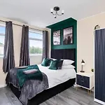 Boutique Edinburgh 3 Bed House - Parking - Garden