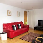 Joivy Inviting Flat With Parking In Canonmills
