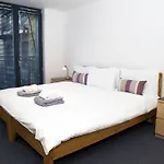 Joivy Inviting Flat With Parking In Canonmills