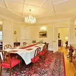 Elegant 3-Bedroom Ramsay Garden Apartment In Edinburgh City Centre