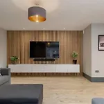 Immaculate 3 Bed Apartment With Private Entrance In Inverleith
