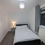 3 Bedroom Apartment Sleeps 8