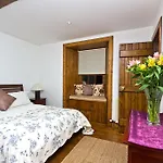 Greenside Apartment