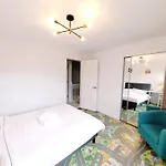 Modern And Spacious Double&King Bedrooms Both With Private Bathrooms