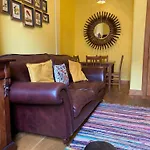 Charming 1 Bedroom Edinburgh Apartment