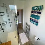 Modern Quiet City Center Airport 2 Bedroom Apartment