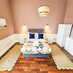 Spacious 2 Bedroom Apartment In The Heart Of New Town