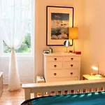 Bright Modern Arthurs Seat 2 Bedroom Apartment