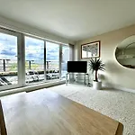 Appins Penthouse Edinburgh Luxury Apartment - Fast Wifi & Free Parking