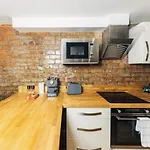 Superb Luxury Apartment By Canal - Central Edinburgh