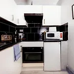 Cozy City Centre Apartment By The Meadows! 5