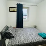 FABULOUS 2BED 2BATH Ground Floor SERVICED ACCOMMODATION Near CITY