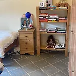 Private Bedroom In Detached Home In Newington