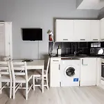 Warm & Welcoming Apartment City Center - Meadows 9!