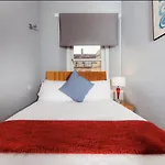 Warm & Welcoming Apartment City Center - Meadows 9!