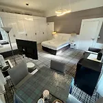 Luxury Family Room With Private Bathroom In The Heart Of Edinburgh