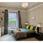 Beautifully Decorated 2Bed Apt- Gem In City Center