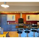 Beautifully Decorated 2Bed Apt- Gem In City Center