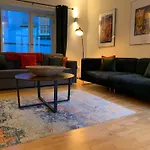 Edmonstone Suite Old Town