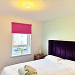 3 Bed House With Parking Near Airport