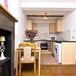 Greenside Apartment