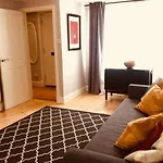 Joivy Warm & Welcoming Flat Near Edinburgh Castle