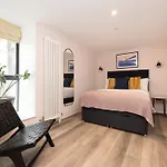 Charming Studios Near Holyrood Park & Calton Hill