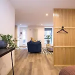 Charming Studios Near Holyrood Park & Calton Hill