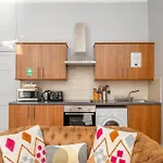 F&O Apartments - VIP Royal Mile 2 bed Apartment - Sleeps 5