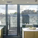 The Righ Penthouse Suite