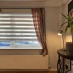 Private Main Door Lovely 2 Bedroom Apartment