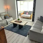 Dreghorn House - 10 Beds 2,5 Ba - Private Parking - Free Wifi