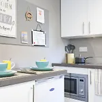 Pure Citystay Elliott House