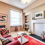 Joivy Famous St Mary\'S Street Old Town Apartment