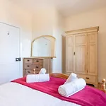 Altido Retro Castle Retreat 2Bed