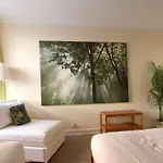 Altido Perfect Location - Stylish 2Bd Rose St Apartment