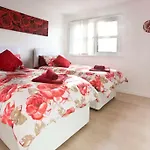 Gala Rooms Homestay - Free Parking