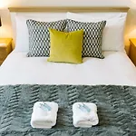 Pleasant Apartment Near Princes Street Gardens