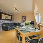 2 Bedroom Central Apartment With Stunning Castle View
