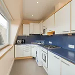 2 Bedroom Central Apartment With Stunning Castle View