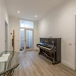 Haymarket Spacious 3 Bedroom Street Level