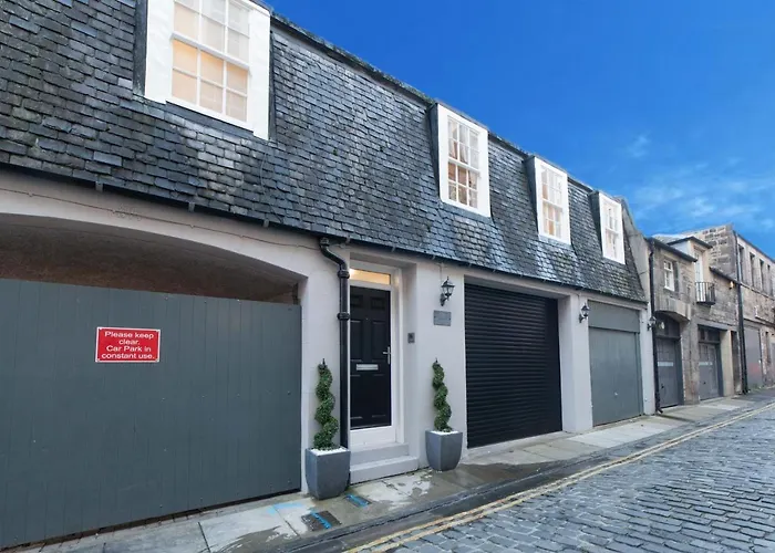 Queensferry Street Lane - Fantastic 2 Bedroom City Centre Mews House With Free Secure Parking!
