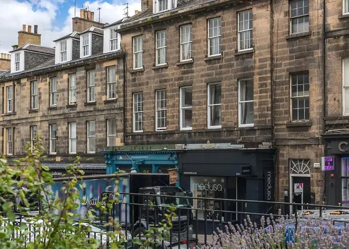 Newly Refurbished City Centre Chic Pad